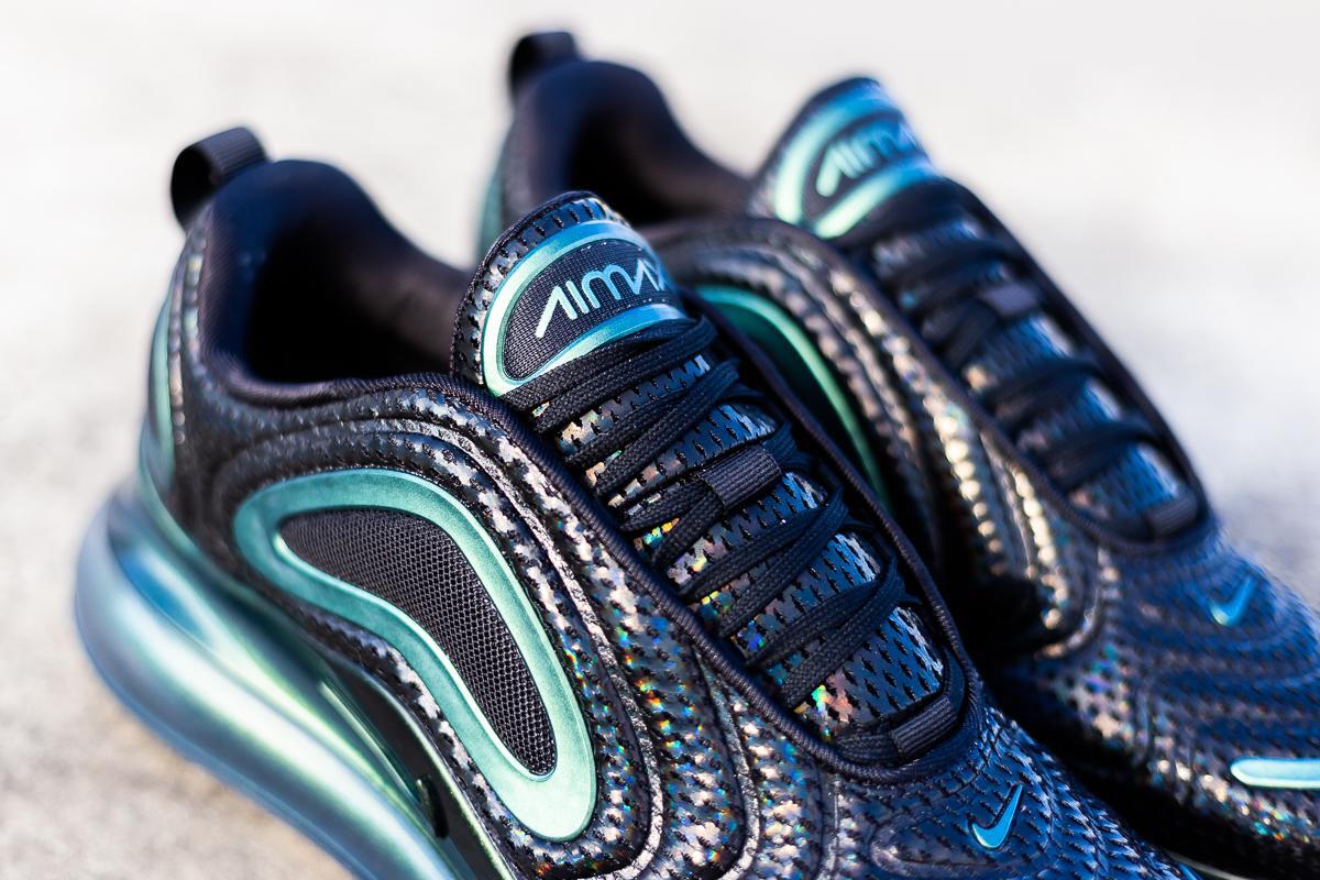 Nike air max 720 trainers store in black and iridescent blue